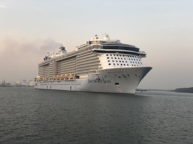 Ba Ria Vung Tau greets luxury superyacht with 3,500 international tourists